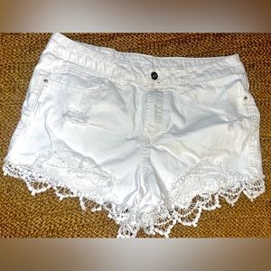 Women’s shorts with lace size: 13